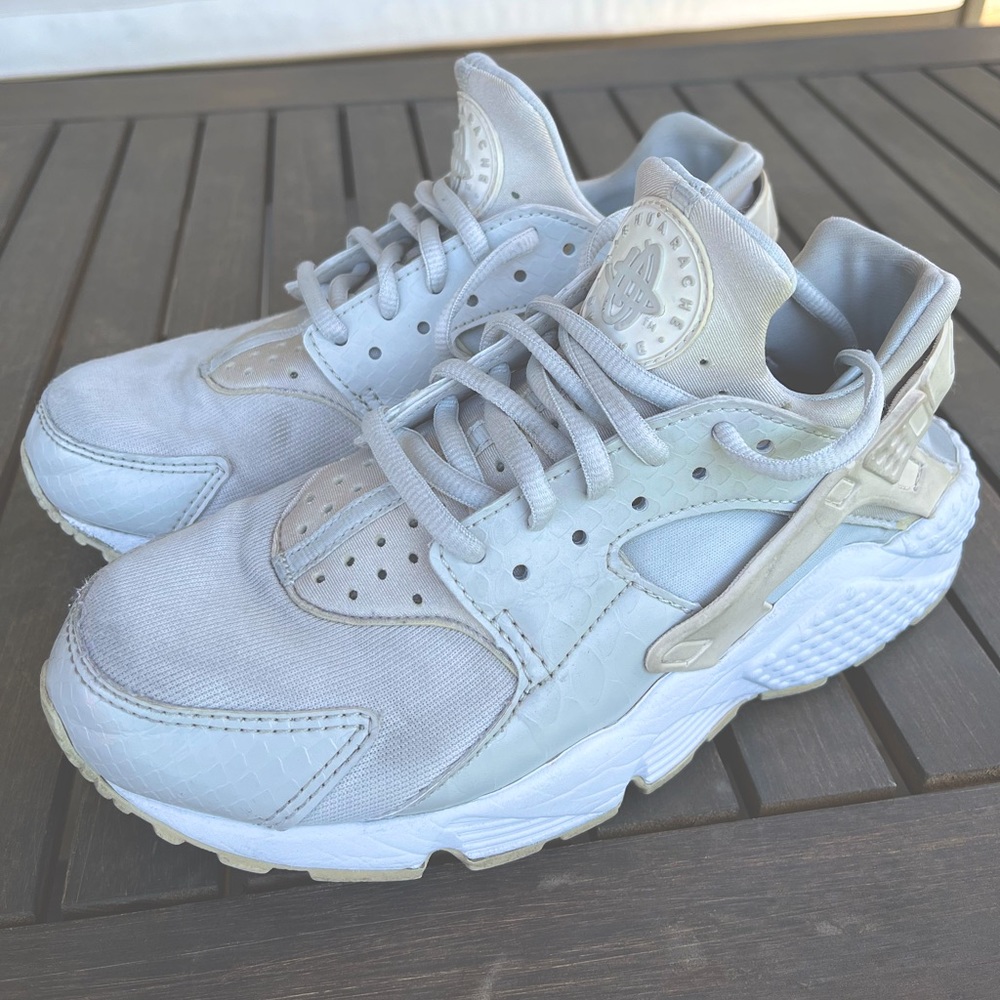 Woman’s Nike Huarache size 6.5 tan color